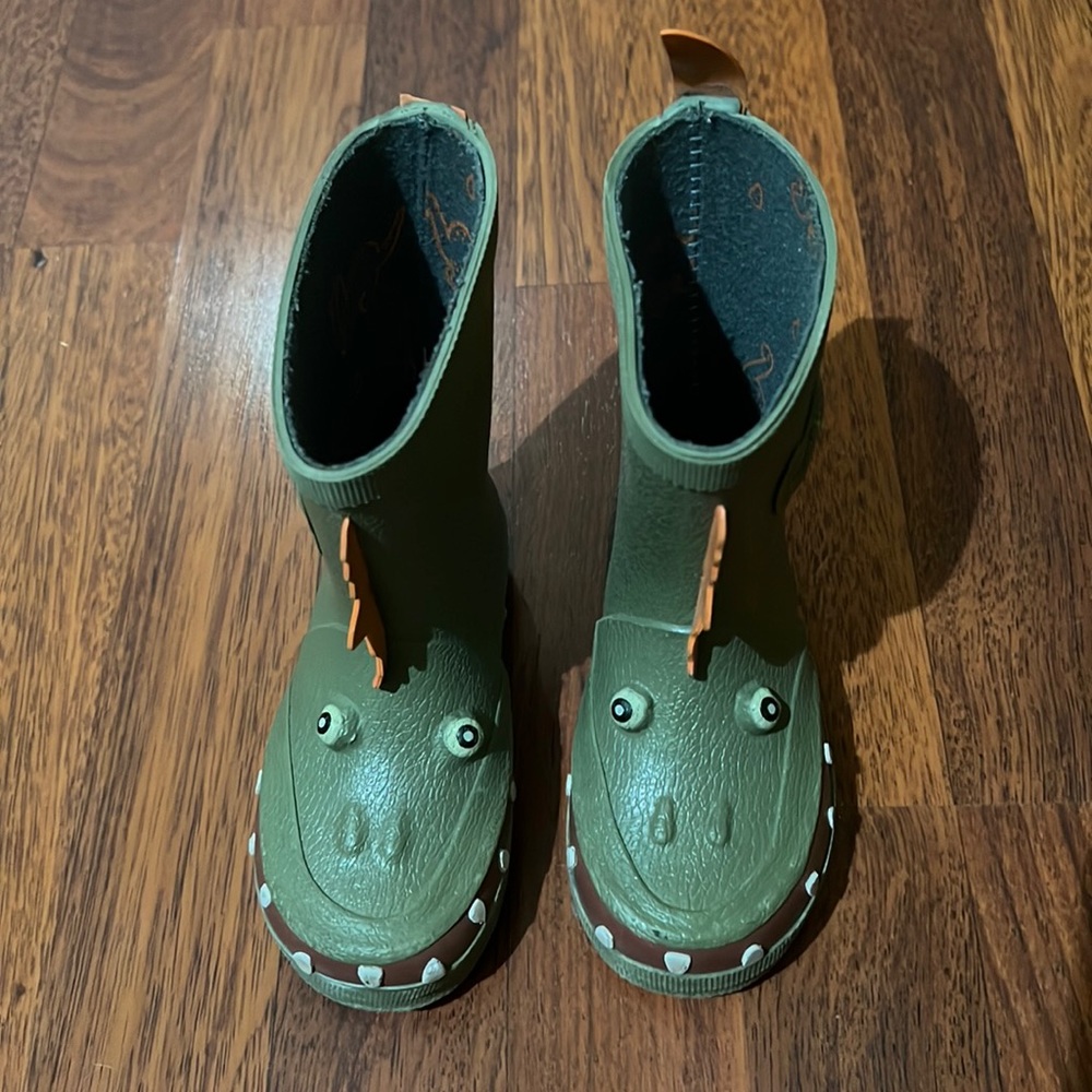 Toddler size 7 Dino rain boots
